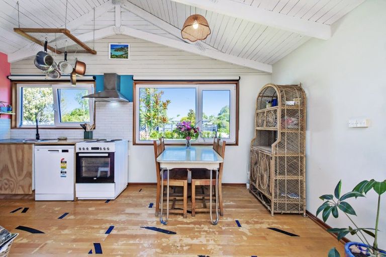 Photo of property in 16 Ensors Place, Waikuku Beach, 7402