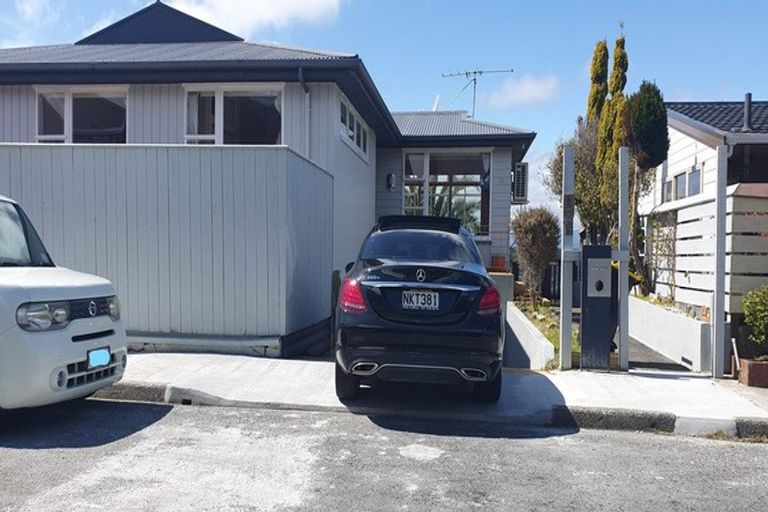 Photo of property in 12 Maple Grove, Kingston, Wellington, 6021