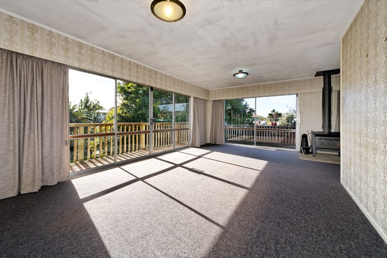 Photo of property in 136 Godley Road, Green Bay, Auckland, 0604