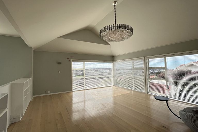 Photo of property in 14 Mcfetridge Place, Hillcrest, Auckland, 0627