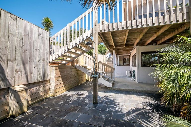 Photo of property in 20 Stratford Drive, Cable Bay, 0420