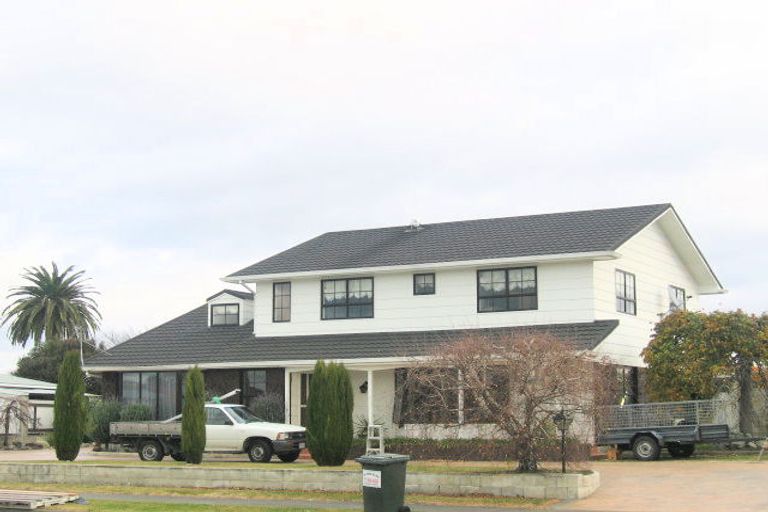 Photo of property in 112 Tait Drive, Greenmeadows, Napier, 4112