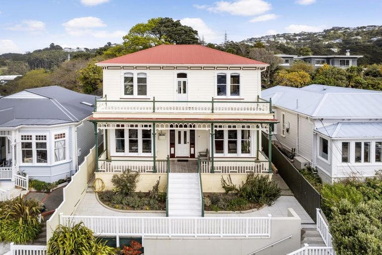 Photo of property in 17 Maarama Crescent, Aro Valley, Wellington, 6021