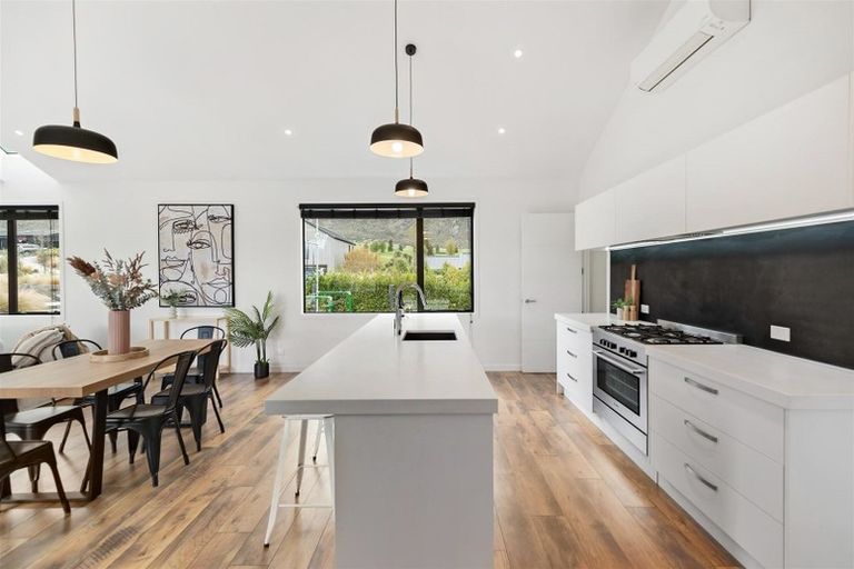 Photo of property in 20 Jacks Point Rise, Jacks Point, Queenstown, 9371