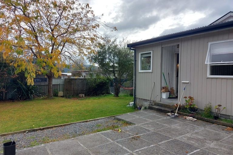 Photo of property in 66 Pinehaven Road, Pinehaven, Upper Hutt, 5019