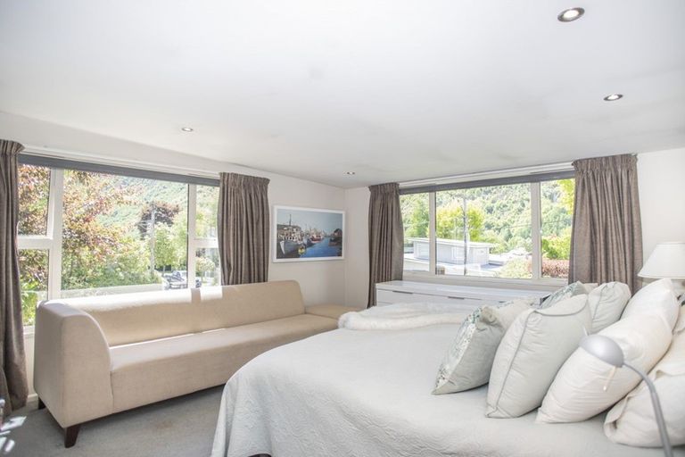 Photo of property in 56 Centennial Avenue, Arrowtown, 9302