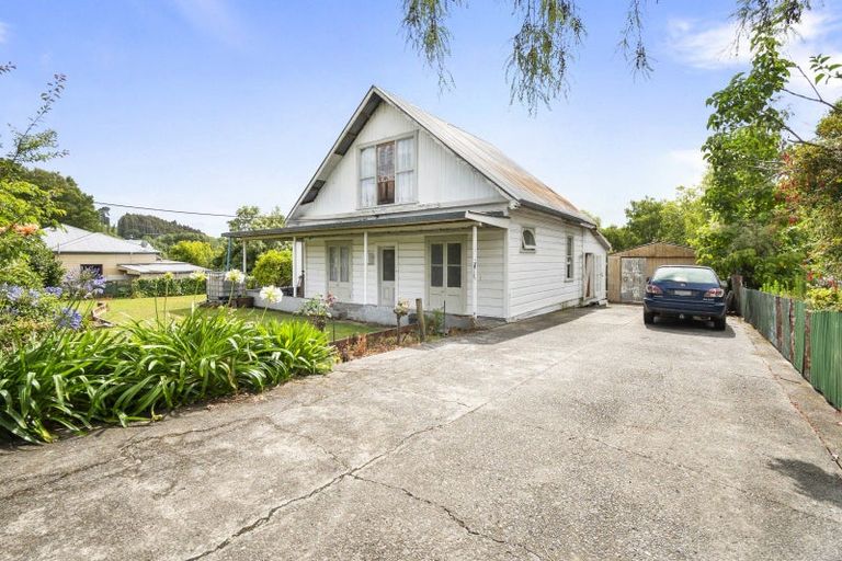 Photo of property in 19 Milne Street, Hunterville, 4730