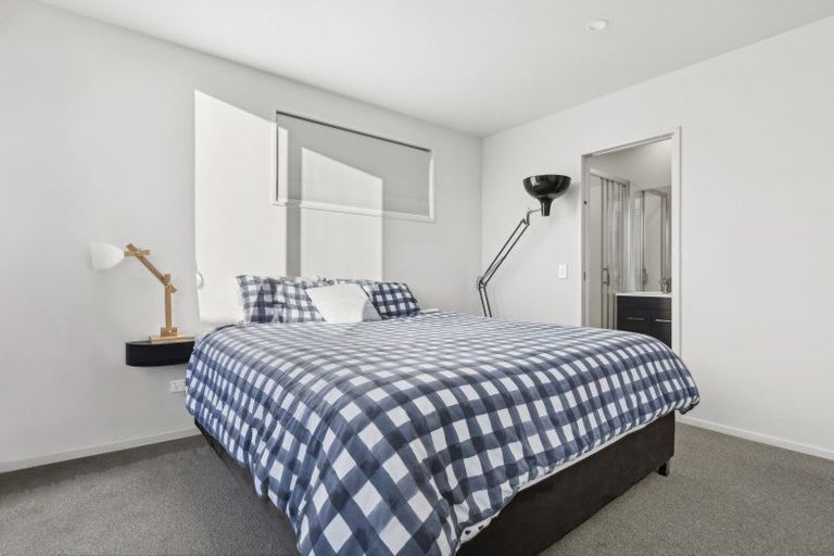 Photo of property in 2 Matakanui Lane, Wanaka, 9305