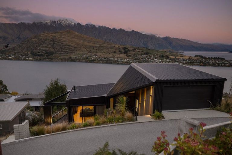 Photo of property in 5 Lancewood Lane, Queenstown, 9300