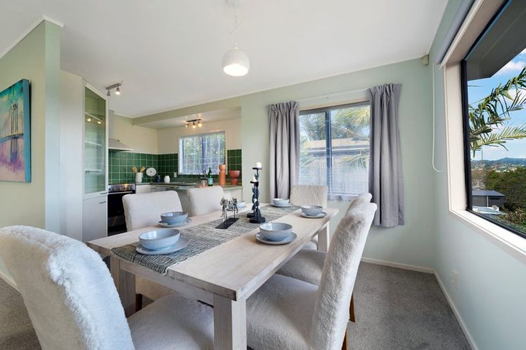 Photo of property in 2/31 Rangeview Road, Sunnyvale, Auckland, 0612