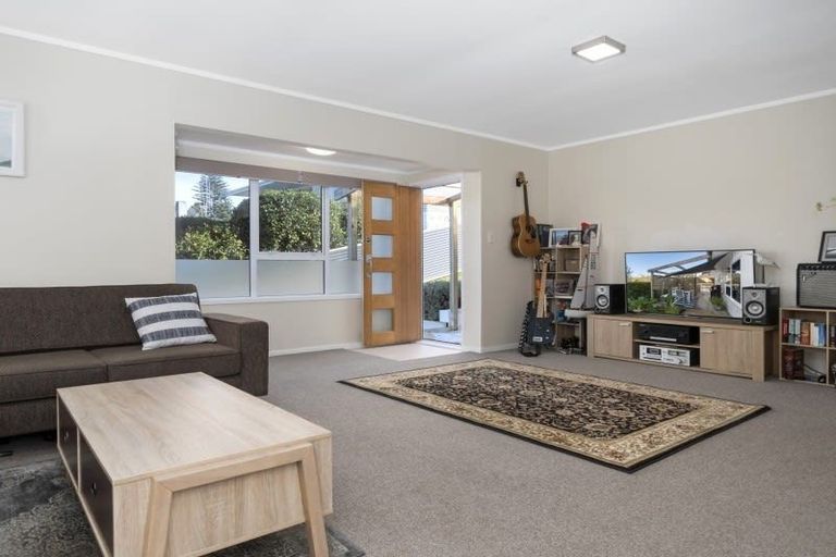Photo of property in 15a Glenfield Place, Brookfield, Tauranga, 3110