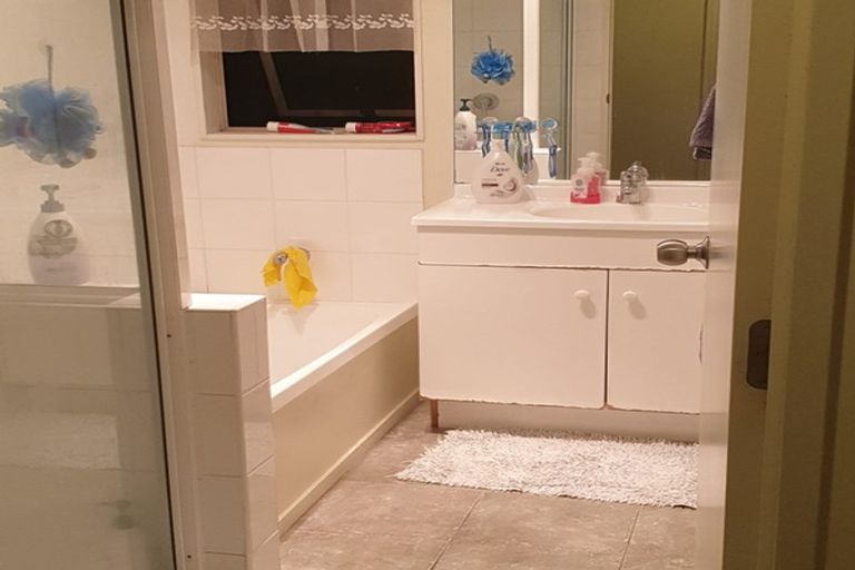 Photo of property in 8 Enuamanu Road, Favona, Auckland, 2024