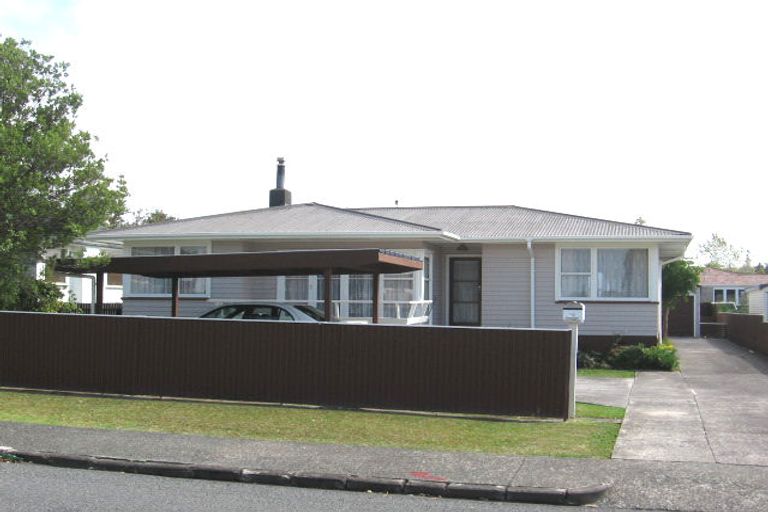 Photo of property in 14 Tamariki Avenue, Kelston, Auckland, 0602