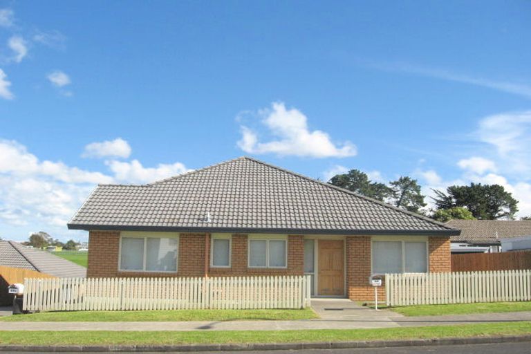 Photo of property in 49 De Quincey Terrace, Highland Park, Auckland, 2010