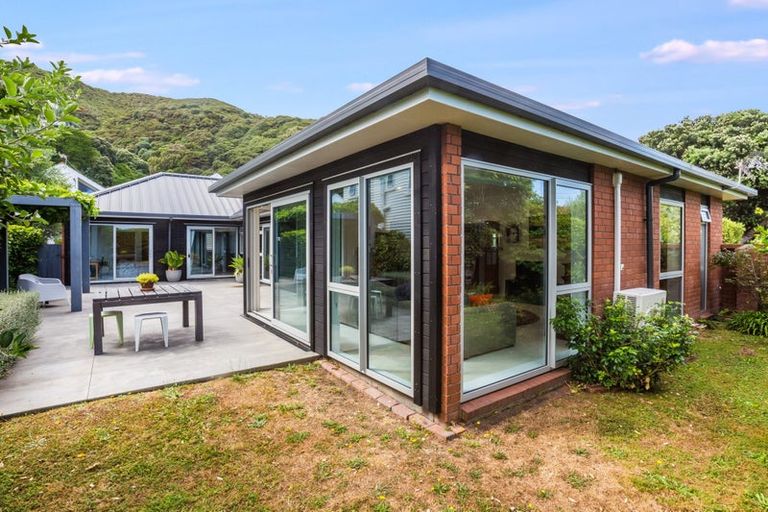 Photo of property in 383 Muritai Road, Eastbourne, Lower Hutt, 5013