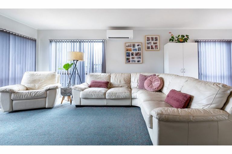 Photo of property in 1/16 Edwin Freeman Place, Ranui, Auckland, 0612