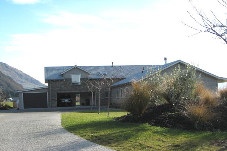 Photo of property in 2 Elderberry Crescent, Wanaka, 9305