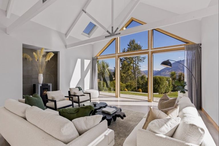 Photo of property in 16 Mckellar Drive, Jacks Point, Queenstown, 9371