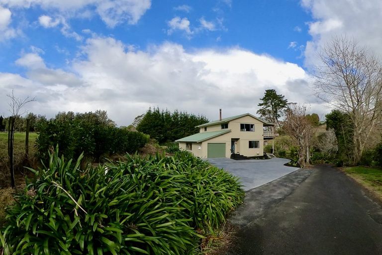 Photo of property in 172 Paraite Road, Paraite, New Plymouth, 4373