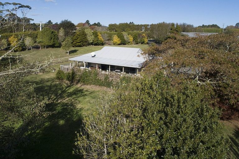 Photo of property in 1156 Peak Road, Helensville, 0875