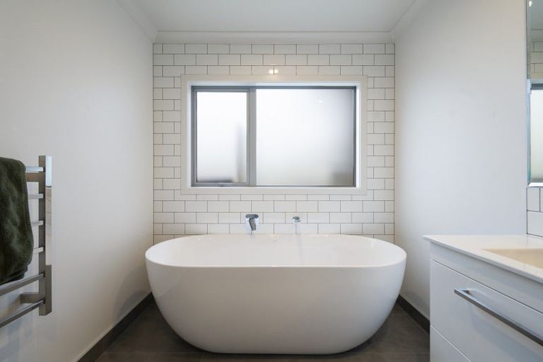 Photo of property in 42 Accolade Street, Maewa, Feilding, 4702