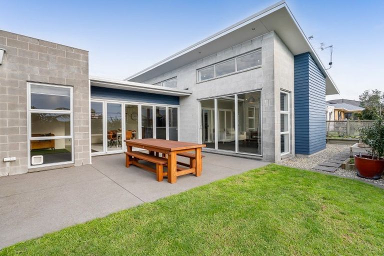 Photo of property in 61 Karamea Street, Whalers Gate, New Plymouth, 4310