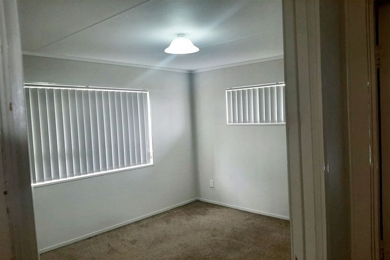 Photo of property in 2/22 Moncrieff Avenue, Clendon Park, Auckland, 2103