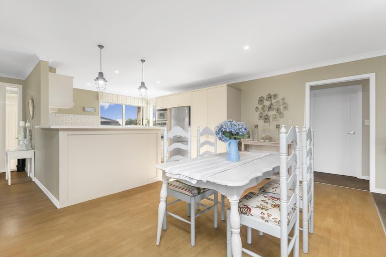 Photo of property in 2 Coronation Avenue, Pukekohe, 2120