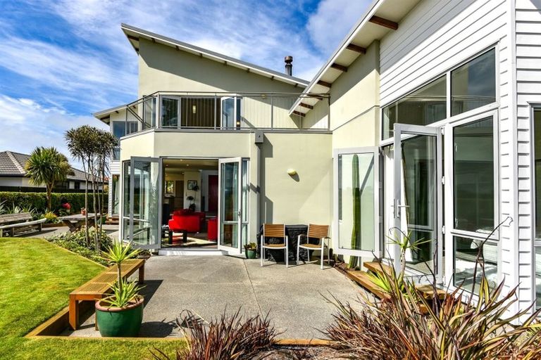 Photo of property in 18 Fishermans Rest, Waimairi Beach, Christchurch, 8083