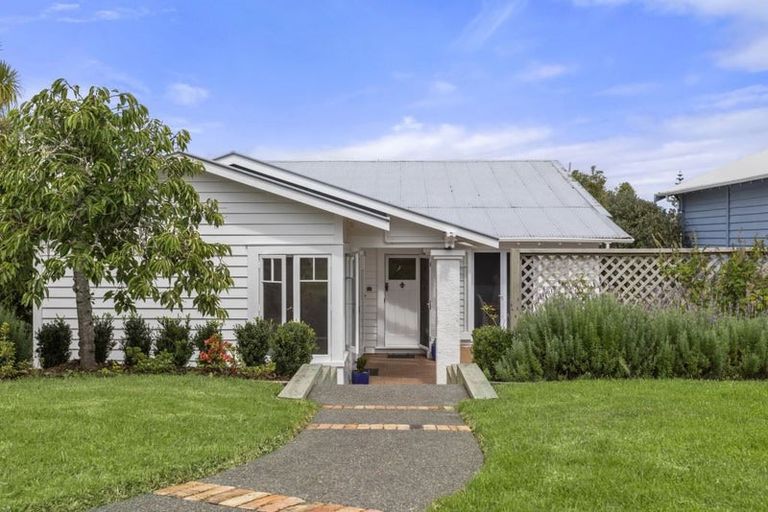 Photo of property in 7a North Avenue, Narrow Neck, Auckland, 0624