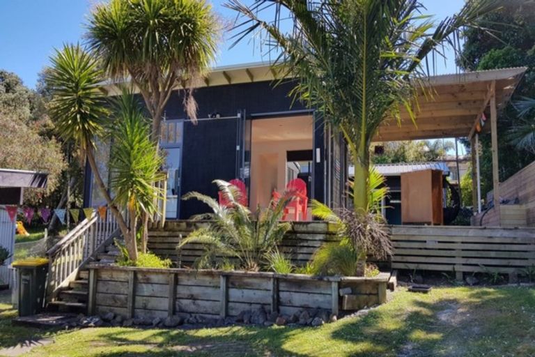 Photo of property in 28 Tane Road, Laingholm, Auckland, 0604