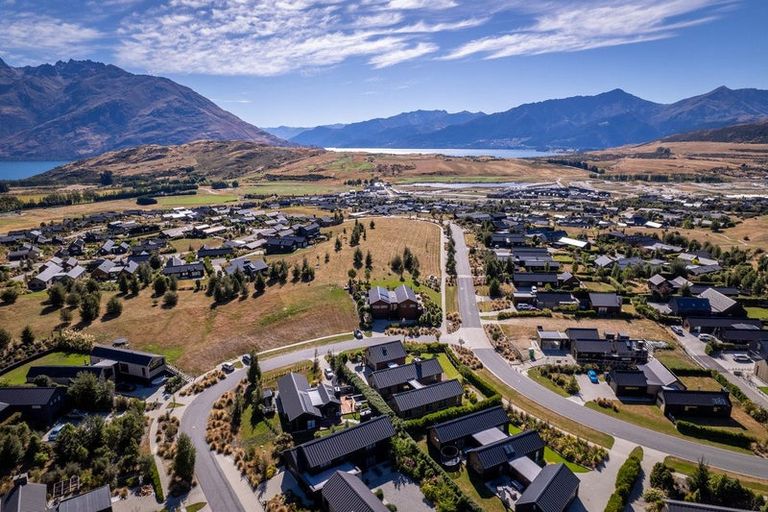 Photo of property in 12 Pendeen Crescent, Jacks Point, Queenstown, 9371