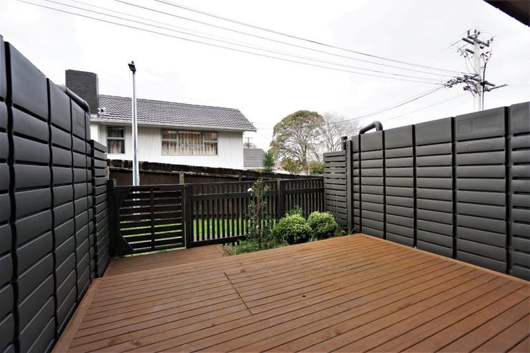 Photo of property in 3/26 Buscomb Avenue, Henderson, Auckland, 0610