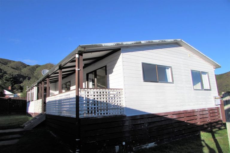Photo of property in 95a Wilkie Crescent, Naenae, Lower Hutt, 5011