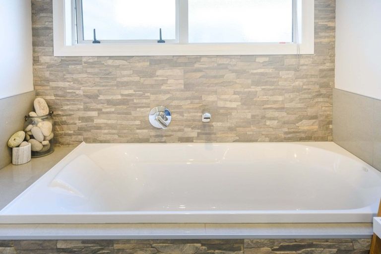 Photo of property in 8 Silkwood Place, Fitzherbert, Palmerston North, 4410