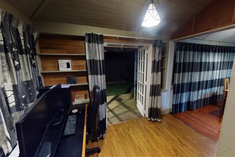 Photo of property in 556a Queen Street East, Levin, 5510