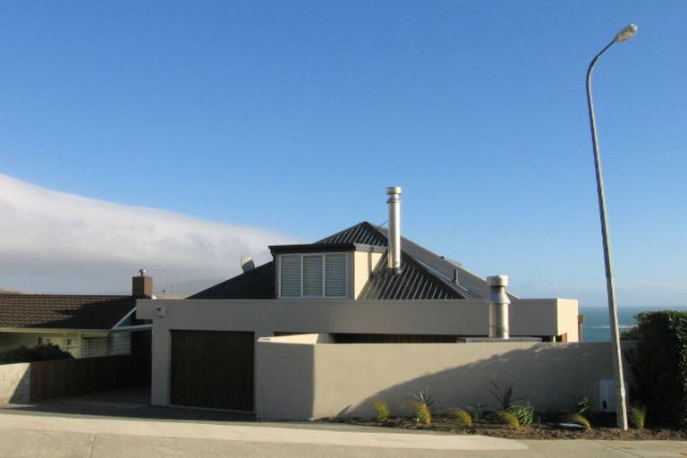Photo of property in 105 Motuhara Road, Plimmerton, Porirua, 5026