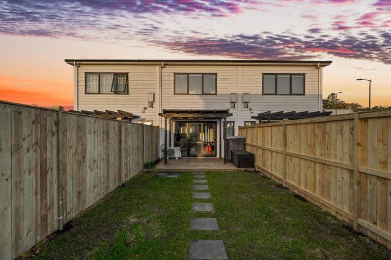 Photo of property in 4 Lumbarda Drive, Kumeu, 0810