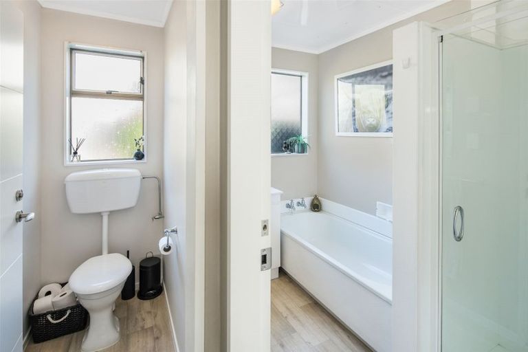 Photo of property in 2 Makatote Grove, Churton Park, Wellington, 6037