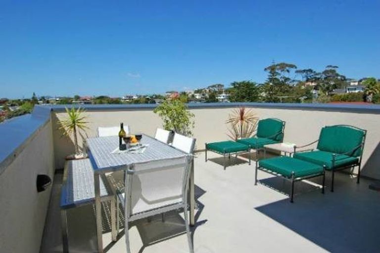 Photo of property in 1/37 Deep Creek Road, Waiake, Auckland, 0630