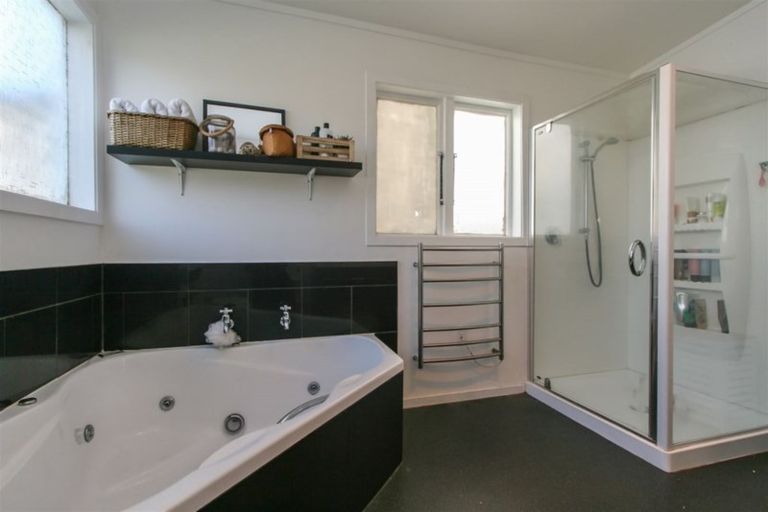 Photo of property in 24 Elliot Street, Inglewood, 4330