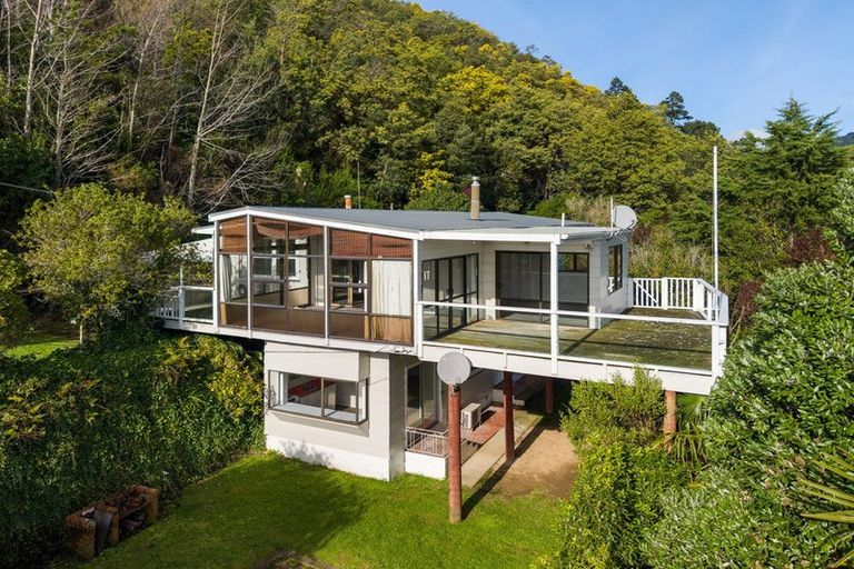 Photo of property in 126 Wellington Street, Picton, 7220