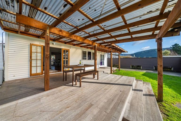 Photo of property in 21 Ngata Grove, Trentham, Upper Hutt, 5018