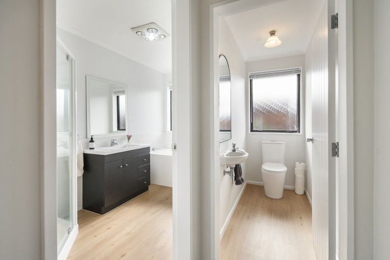 Photo of property in 11 Geneva Terrace, Kelvin Grove, Palmerston North, 4414