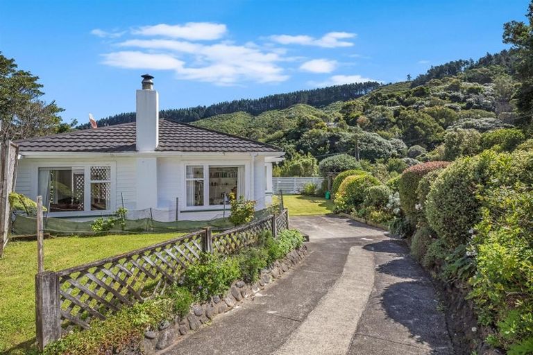 Photo of property in 41 Hampton Hill Road, Tawa, Wellington, 5028