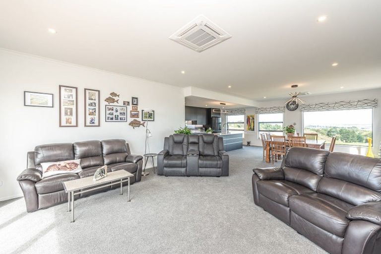 Photo of property in 37 Tirimoana Place, Otamatea, Whanganui, 4501