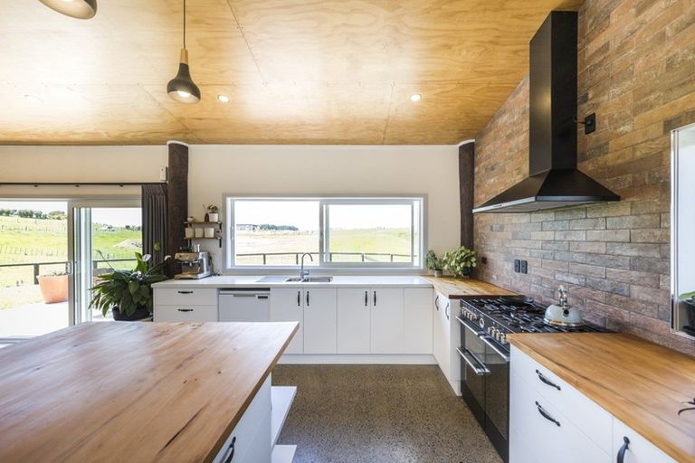 Photo of property in 34 Highland View Drive, Tokomaru, Palmerston North, 4474