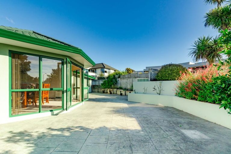 Photo of property in 2 Millennium Hill, Paraparaumu, 5032