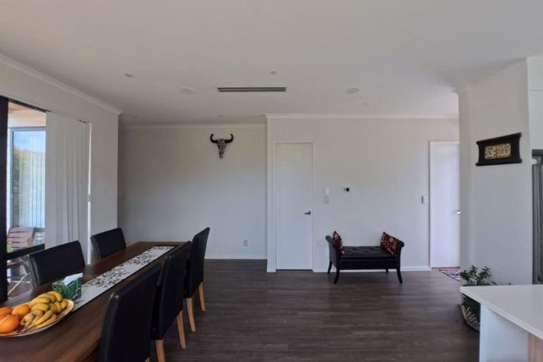 Photo of property in 11 Pihoihoi Place, Hobsonville, Auckland, 0616