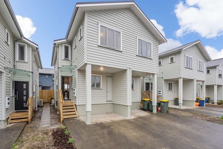 Photo of property in 5/6 John Jennings Drive, Oteha, Auckland, 0632